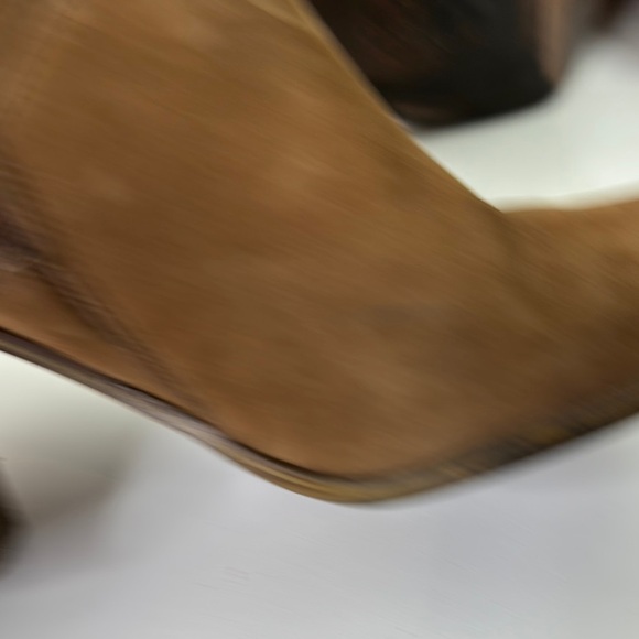 Vince Camuto Brown Heeled Boots with Chunky Heel and Western Design - Picture 11 of 14